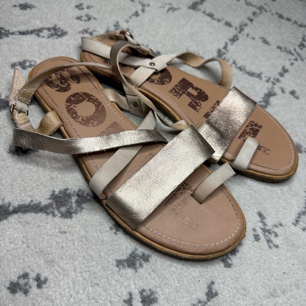 SOREL Ella Criss Cross Metallic Leather Summer Beachy Strappy Gorpcore Sandals - Picture 2 of 7